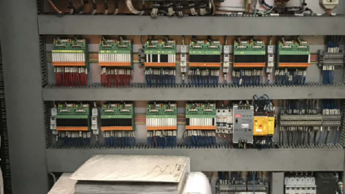 control system with analog pumpcontrollers